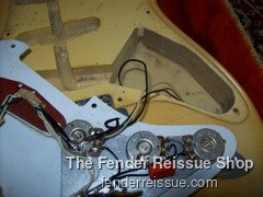 Fender Stratocaster - Rare Features of Early Reissues — V002479 route 0