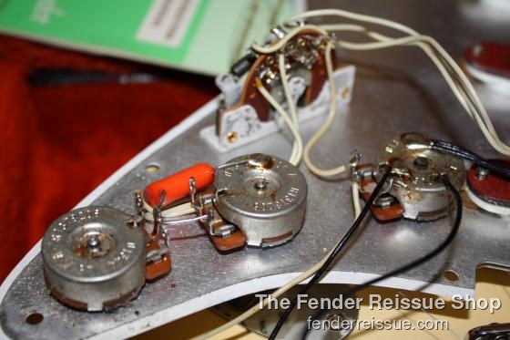 Fender 1982 '62 Reissue Stratocaster. SOLD. — 071 2